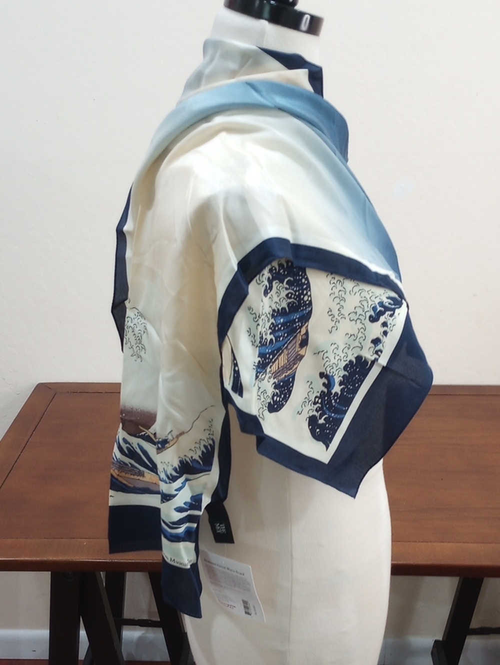 Metropolitan Museum Of Art Hokusai Great Wave Silk Scarf - NWT!